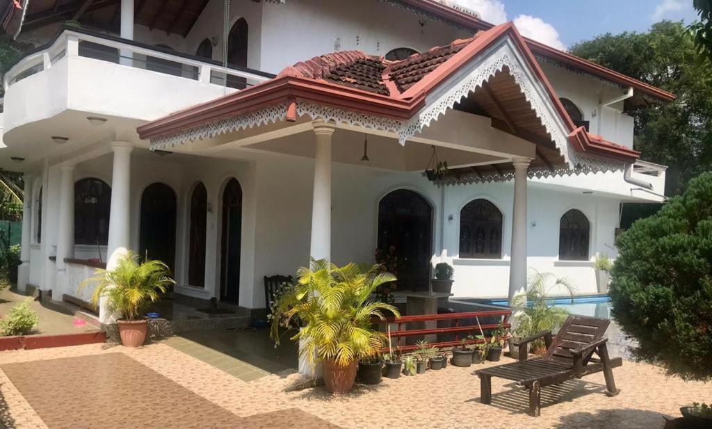 Kingz And Queenz - Negombo Bagian luar foto