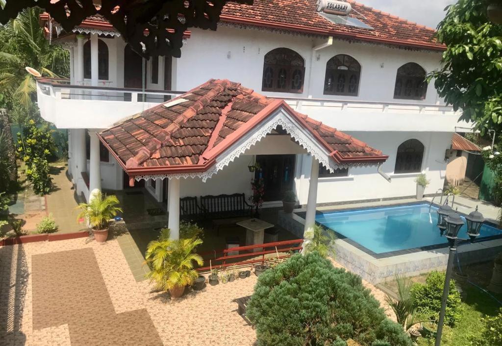 Kingz And Queenz - Negombo Bagian luar foto